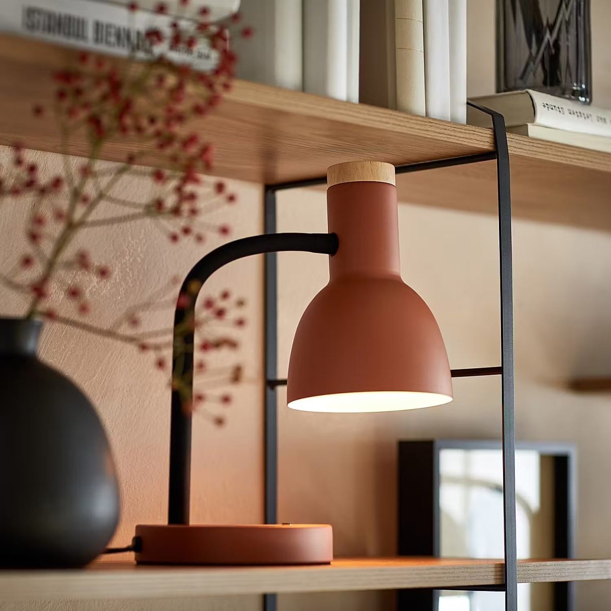 Modern metal desk lamp – Focused light for home offices and reading