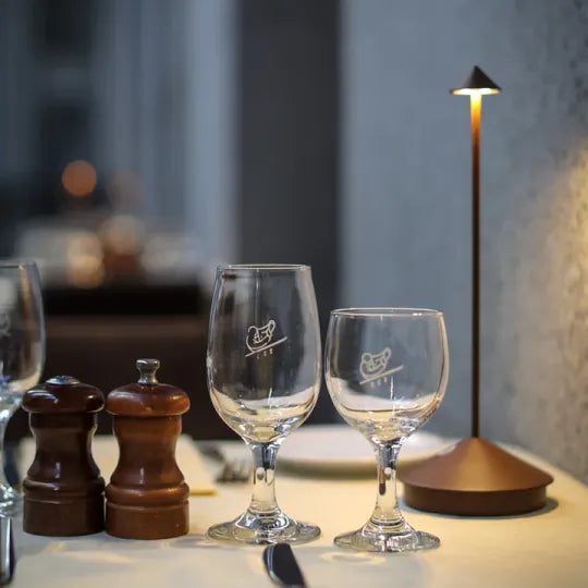 Dimmable cordless LED table lamp - flexible and rechargeable
