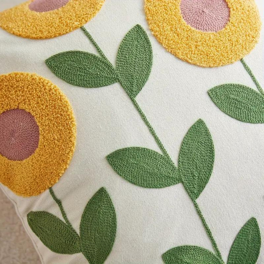 Kissenbezug mit gesticktem Blumen- und Botanik-Muster product image 7