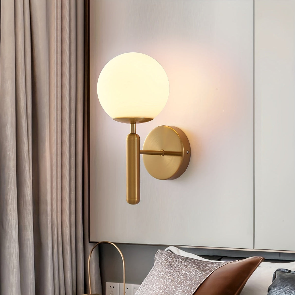 Glass wall light with a spherical shape for an elegant ambiance