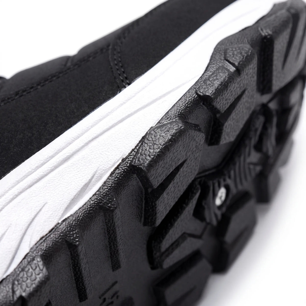 Lined women's winter boots for slipping on, water-repellent