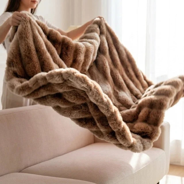 Kunstfell Kuscheldecke in Kaninchenfelloptik – weich und warm