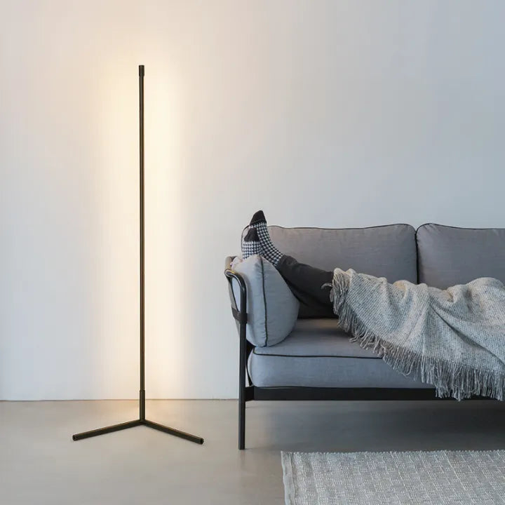 Dimmbare LED-Stehlampe für Ecken mit 3 Farbtemperaturen und Fernbedienung