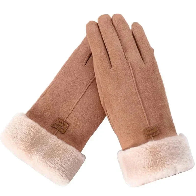 Heated women's gloves with touchscreen functionality and adjustable heat