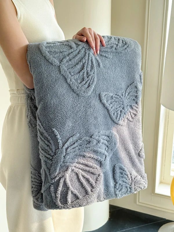 Blanket with 3D butterfly appliqués – soft and warm