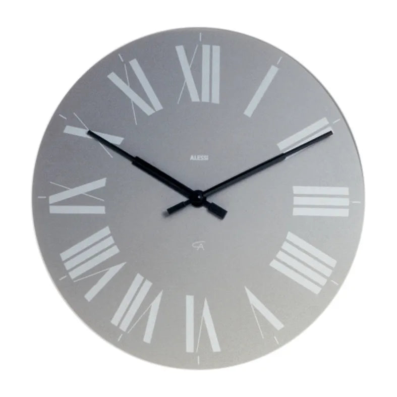 Wanduhr mit römischen Ziffern – minimalistisches italienisches Design