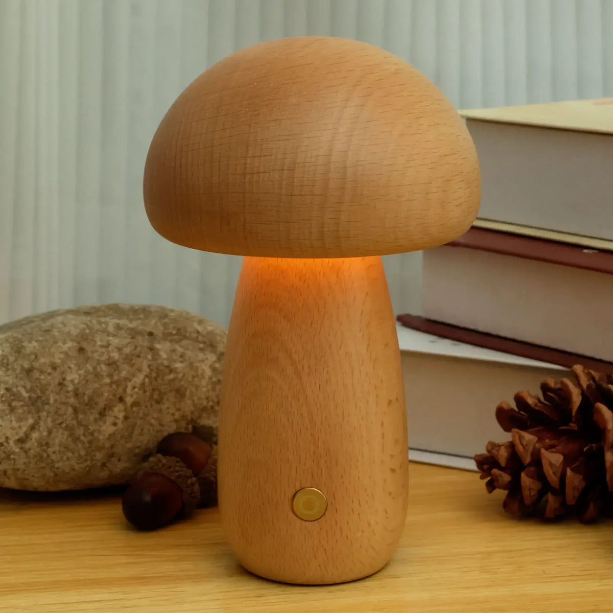 Pilz Nachtlicht aus Walnussholz – dimmbar und kabellos
