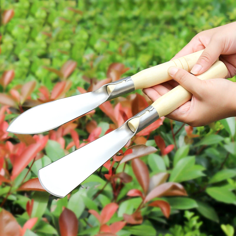 Stainless steel spade with wooden handle – garden tool for hard soils