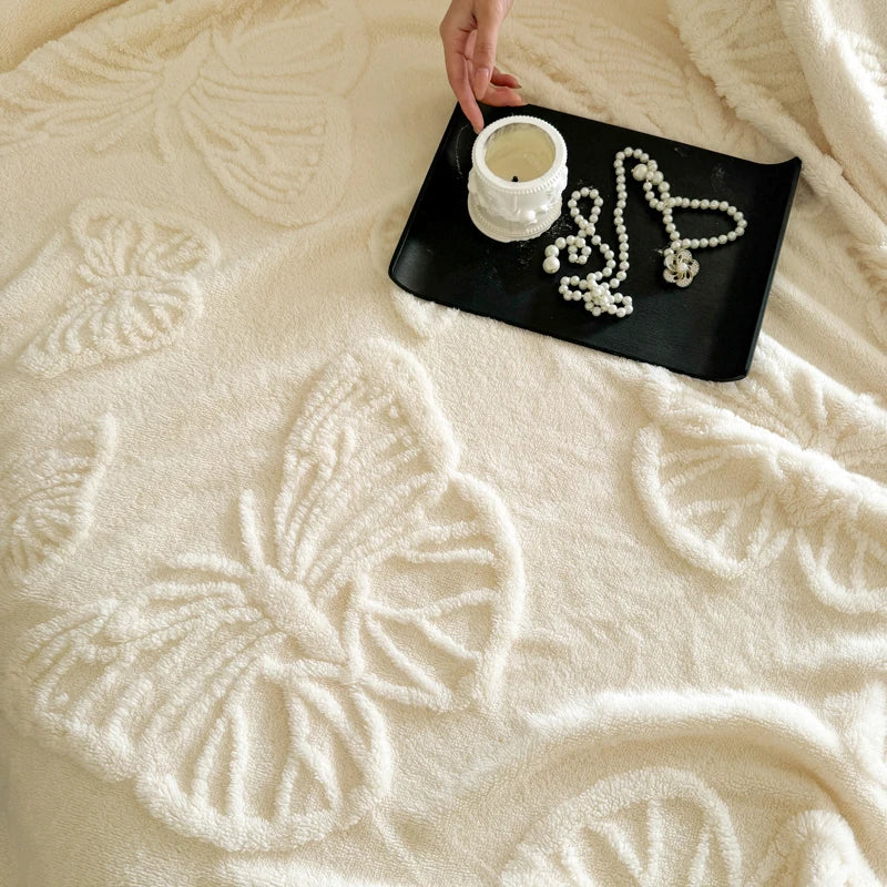 Blanket with 3D butterfly appliqués – soft and warm