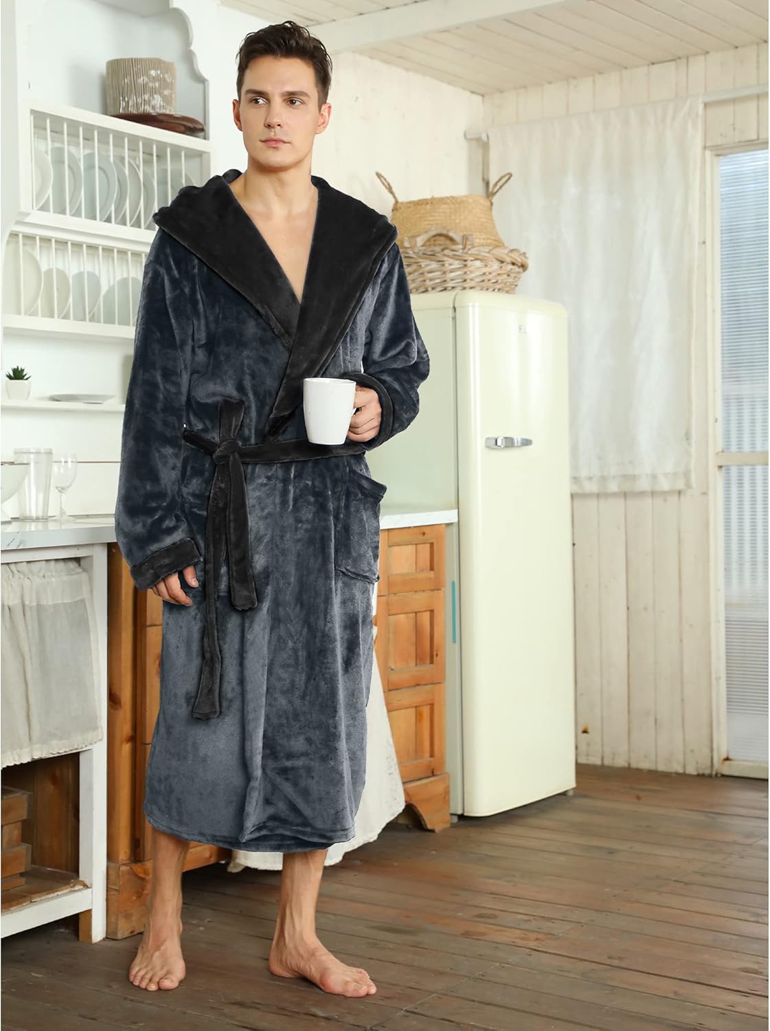 Men’s fleece bathrobe with hood – soft, warm, and machine washable