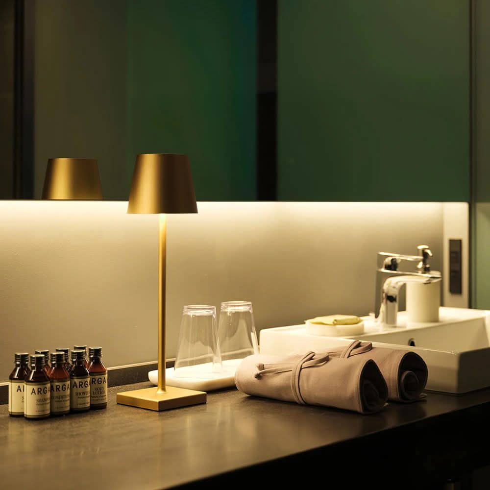 Rechargeable wireless table lamp - LED light for every room