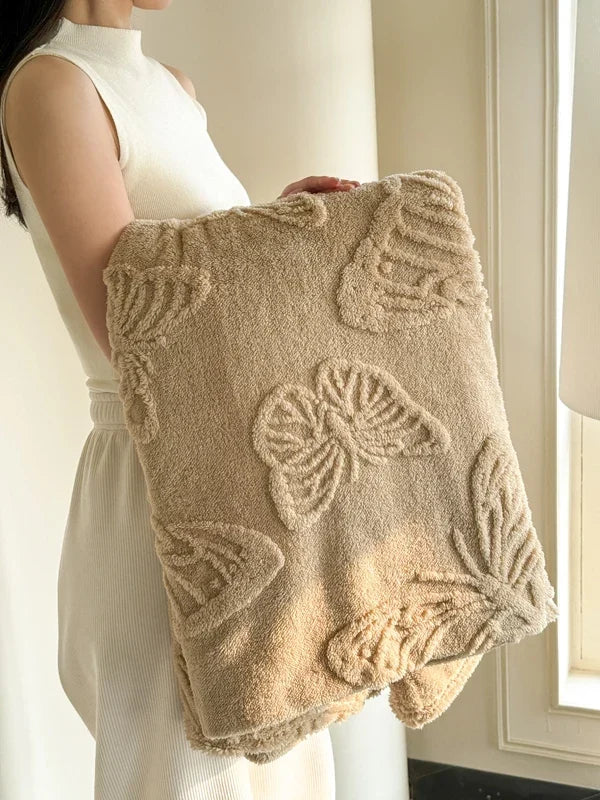 Blanket with 3D butterfly appliqués – soft and warm
