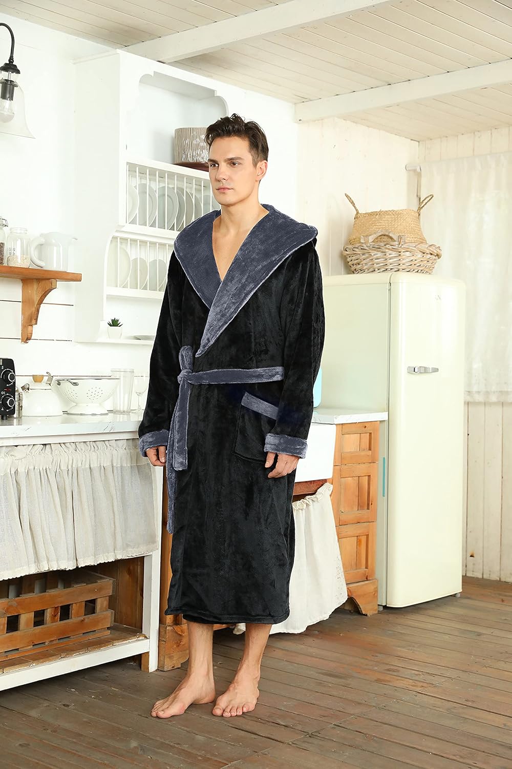 Men’s fleece bathrobe with hood – soft, warm, and machine washable