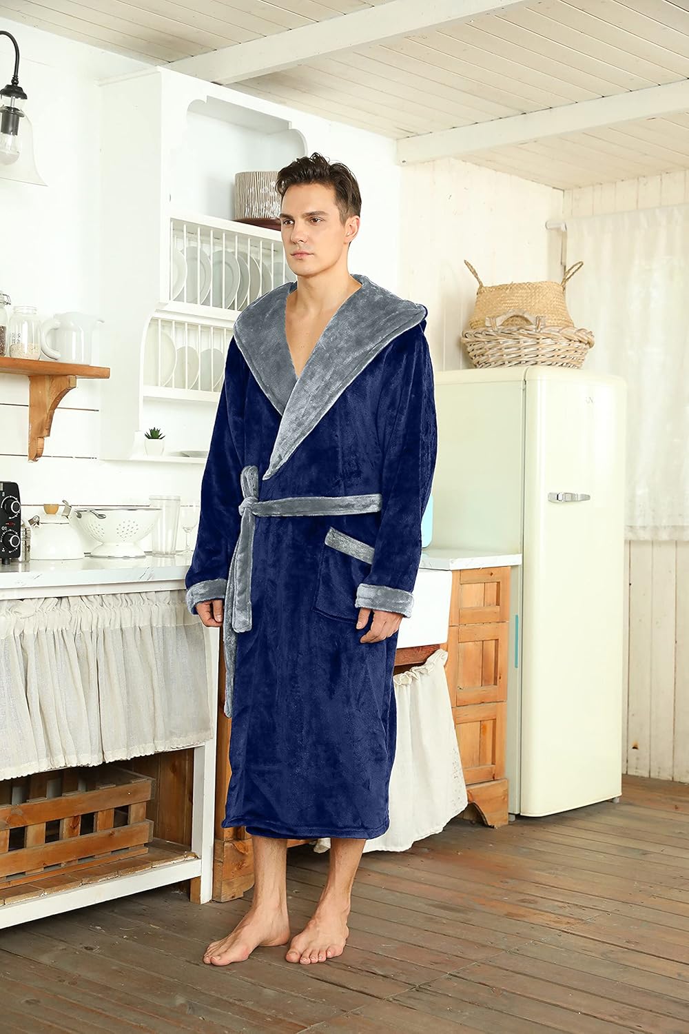 Men’s fleece bathrobe with hood – soft, warm, and machine washable