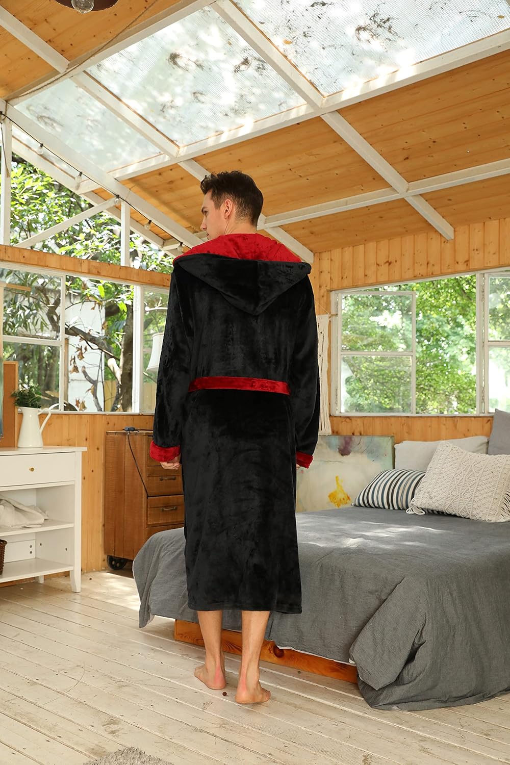 Men’s fleece bathrobe with hood – soft, warm, and machine washable