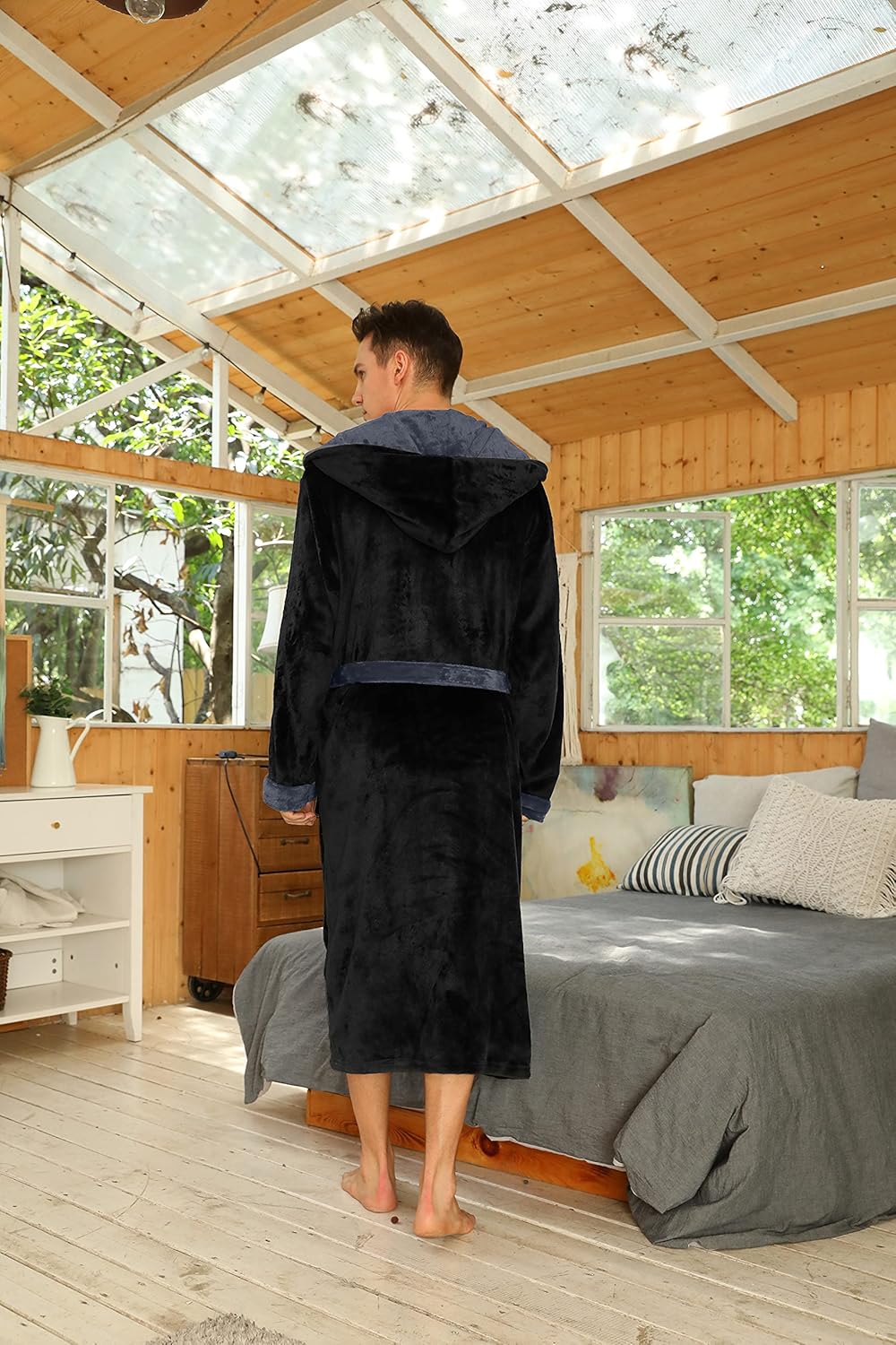 Men’s fleece bathrobe with hood – soft, warm, and machine washable