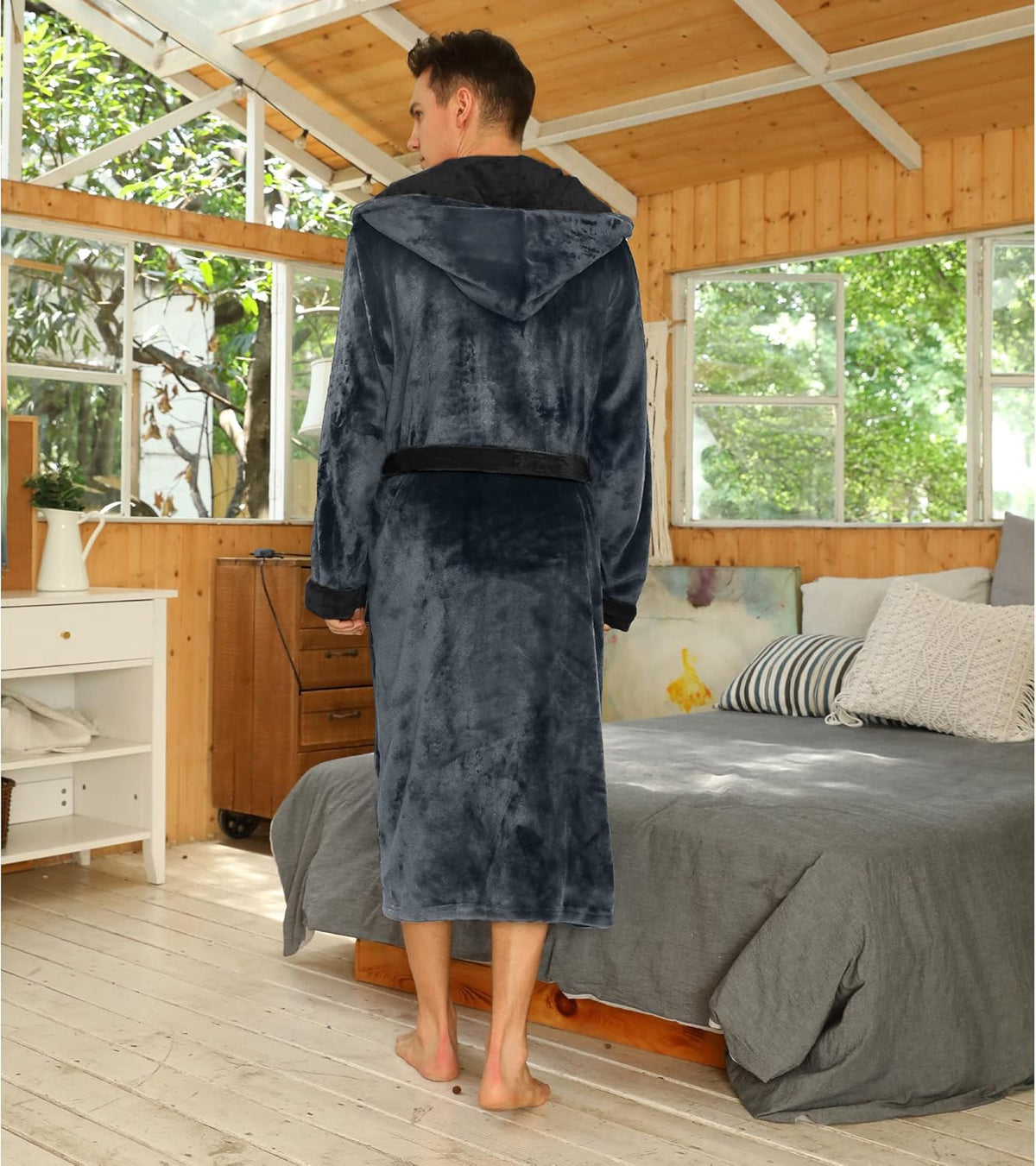Men’s fleece bathrobe with hood – soft, warm, and machine washable