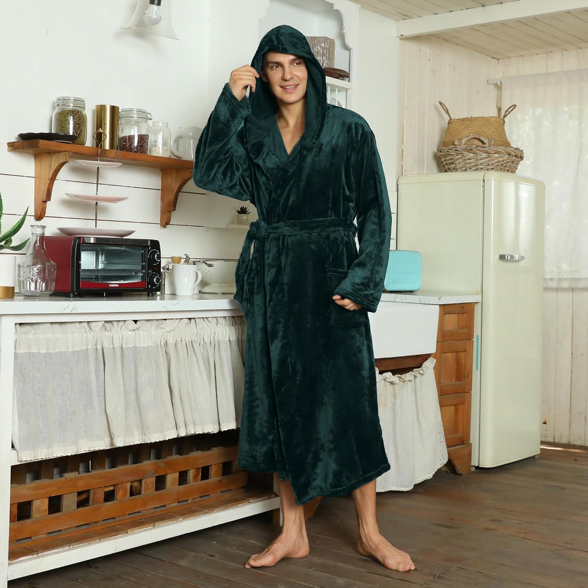 Men’s fleece bathrobe with hood – soft, warm, and machine washable