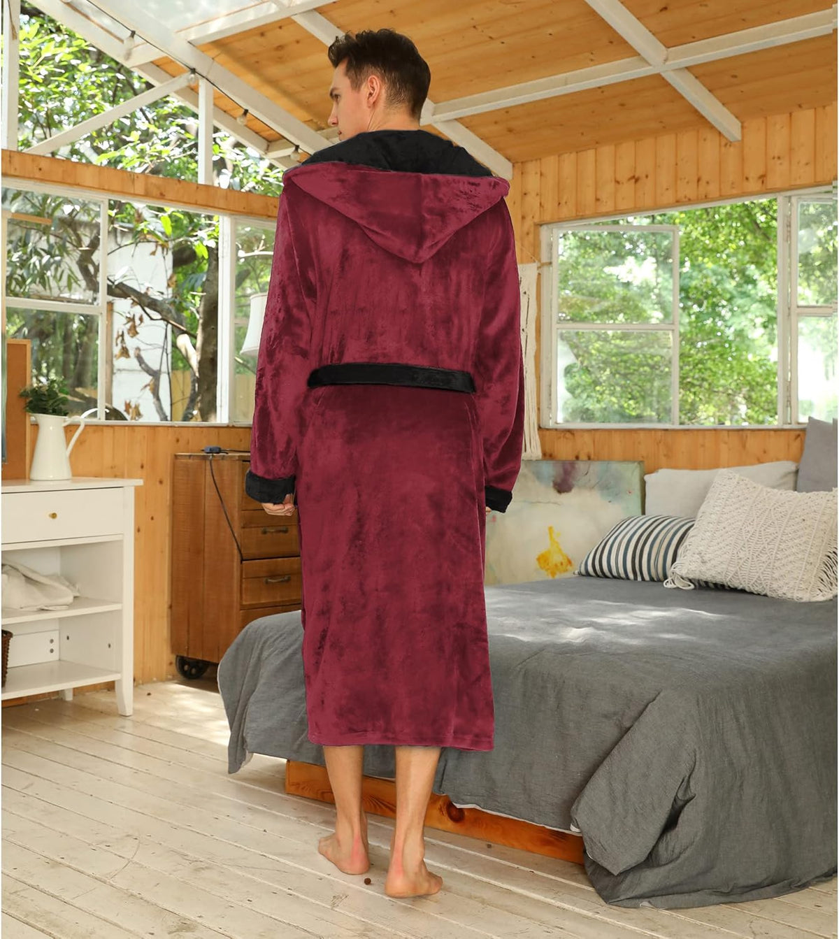 Men’s fleece bathrobe with hood – soft, warm, and machine washable
