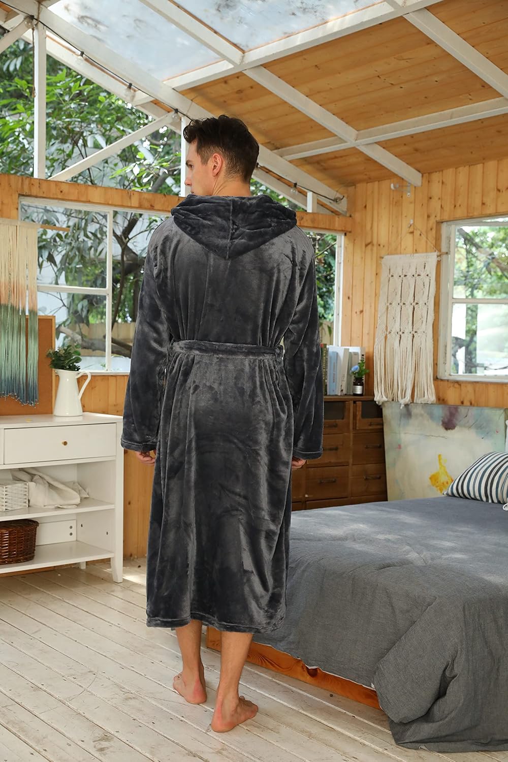 Men’s fleece bathrobe with hood – soft, warm, and machine washable