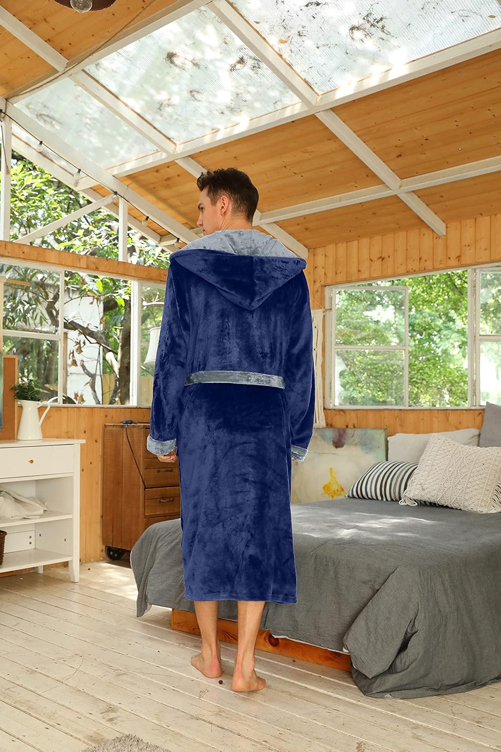 Men’s fleece bathrobe with hood – soft, warm, and machine washable