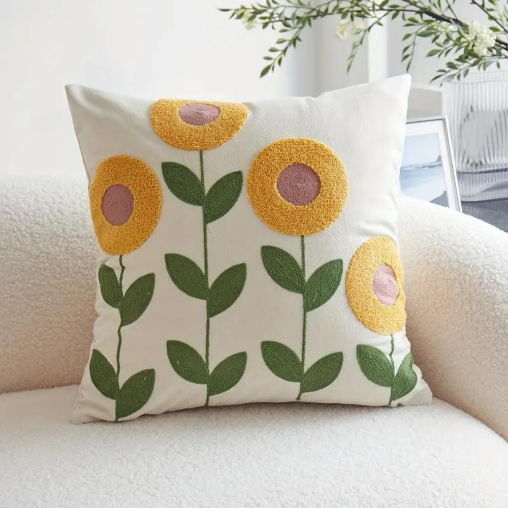 Kissenbezug mit gesticktem Blumen- und Botanik-Muster product image 1