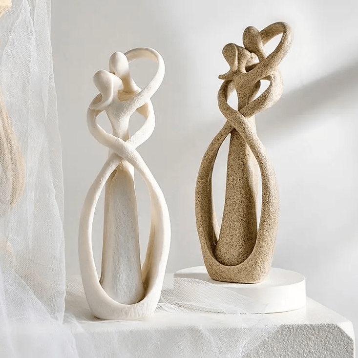 Abstrakte Liebesskulptur aus Resin – Elegante Dekofigur