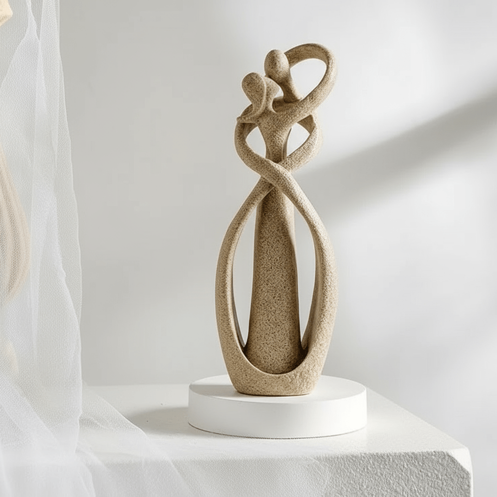 Abstrakte Liebesskulptur aus Resin – Elegante Dekofigur