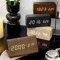 Digitaler LED-Wecker mit Holzoptik und Temperaturanzeige