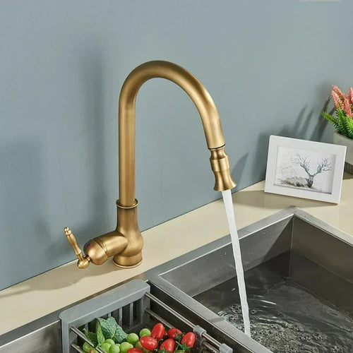 Küchenarmatur mit Ausziehbrause in Antik-Bronze für den Alltag