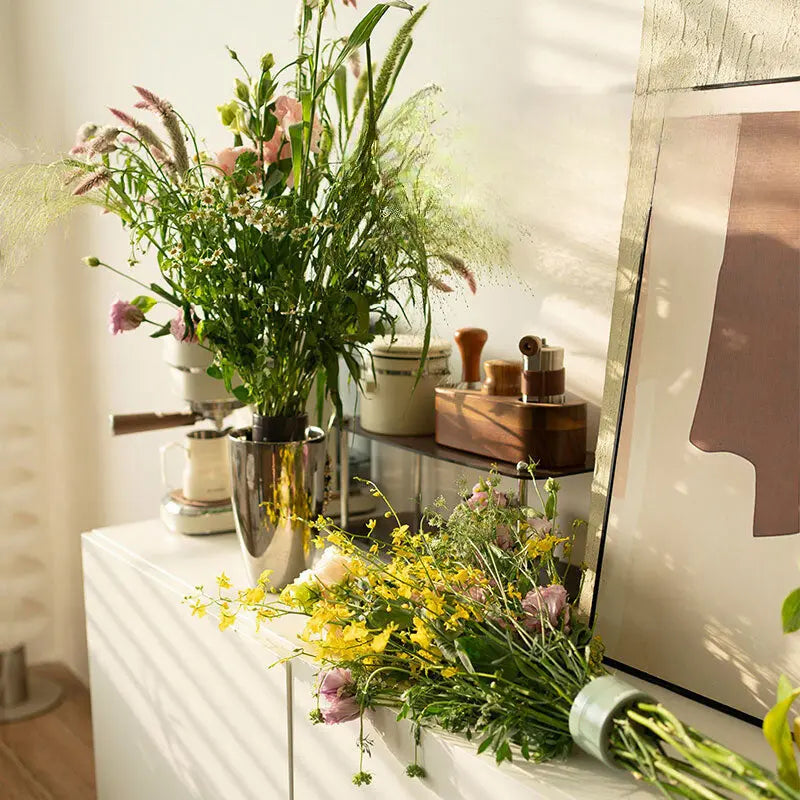 Bathroom vanity with wildflower arrangements using Blumenhalter für Vasen Stielraster