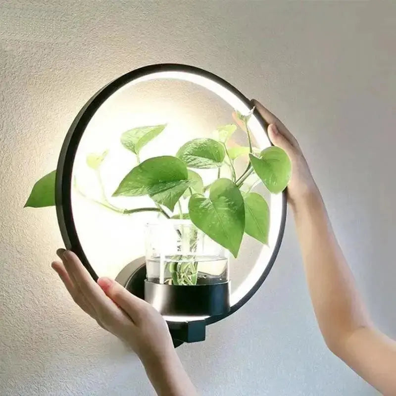 Botanische Wandleuchte mit integriertem Pflanzenelement product image 5