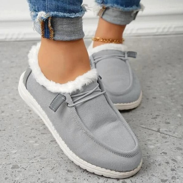 Women's winter slippers with plush lining and non-slip sole