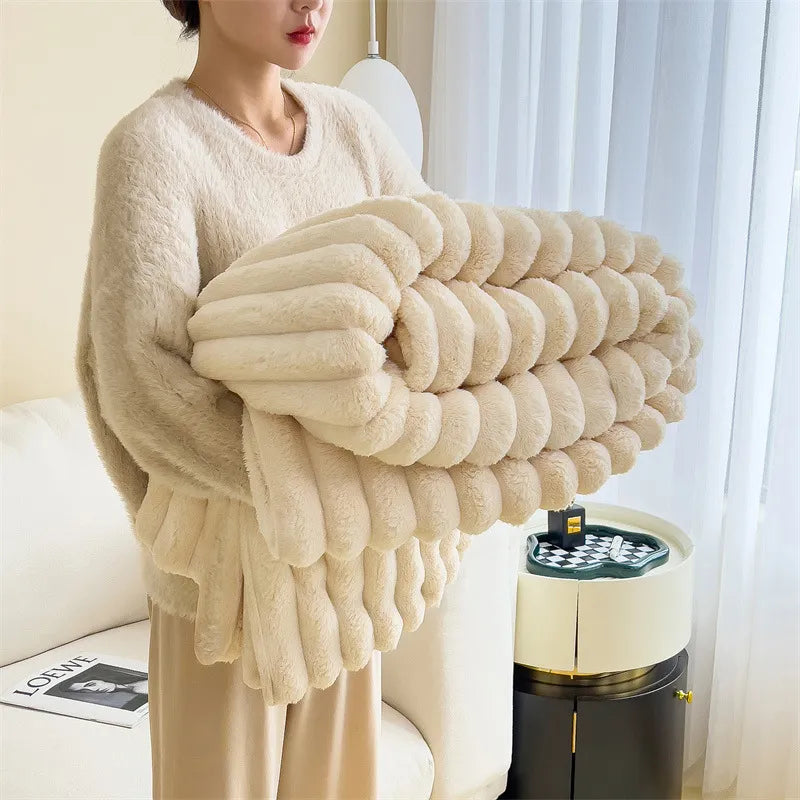 Faux fur throw blanket – soft, warm and decorative
