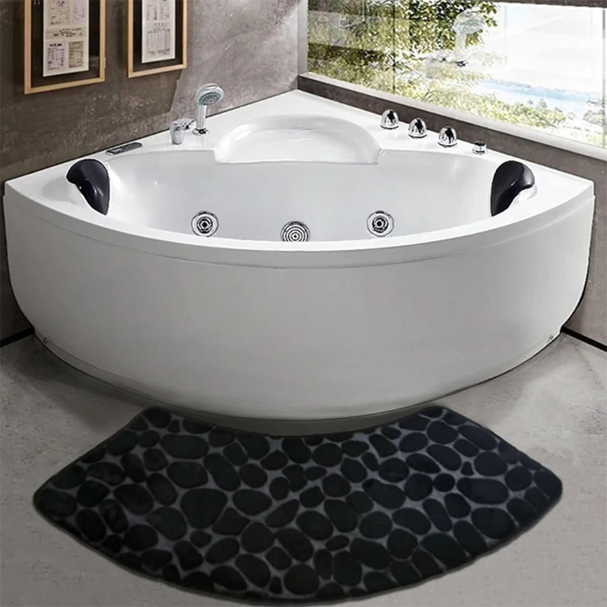 Soft, non-slip bathroom mat - comfortable and stylish
