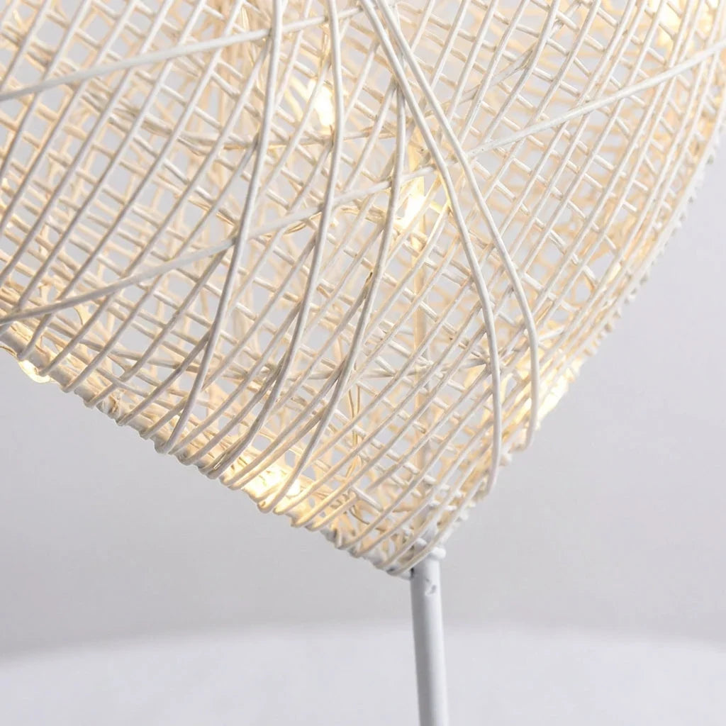 Decorative table lamp made of rattan and copper wire – cordless