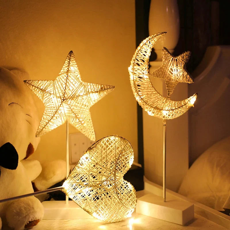 Decorative table lamp made of rattan and copper wire – cordless