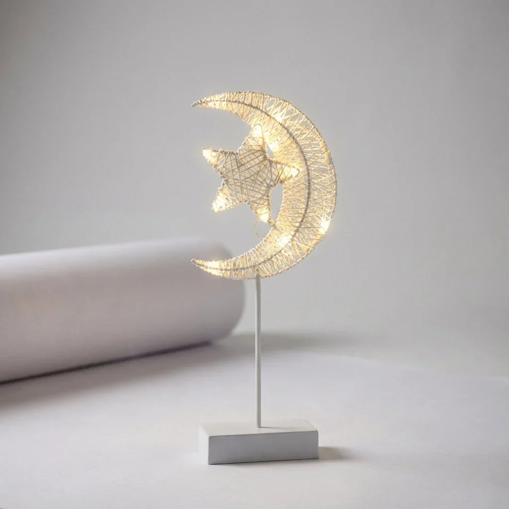 Dekorative Tischlampe aus Rattan und Kupferdraht – kabellos