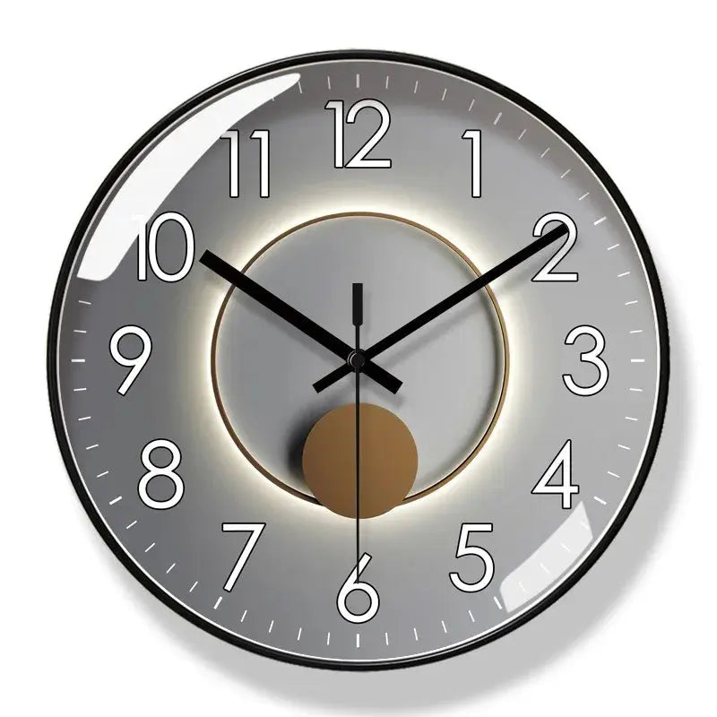Designer-Wanduhr mit geräuschlosem Uhrwerk with backlit circular design and black hands