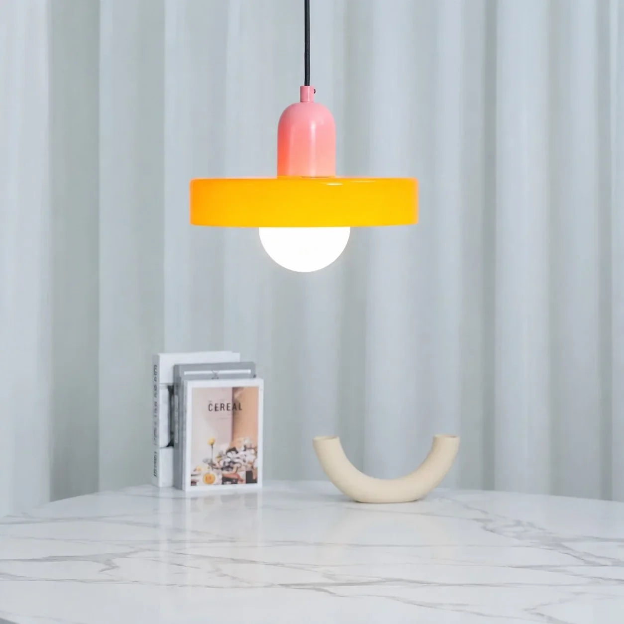 Glas Pendelleuchte mit Kugelschirm – dekorative Hängeleuchte