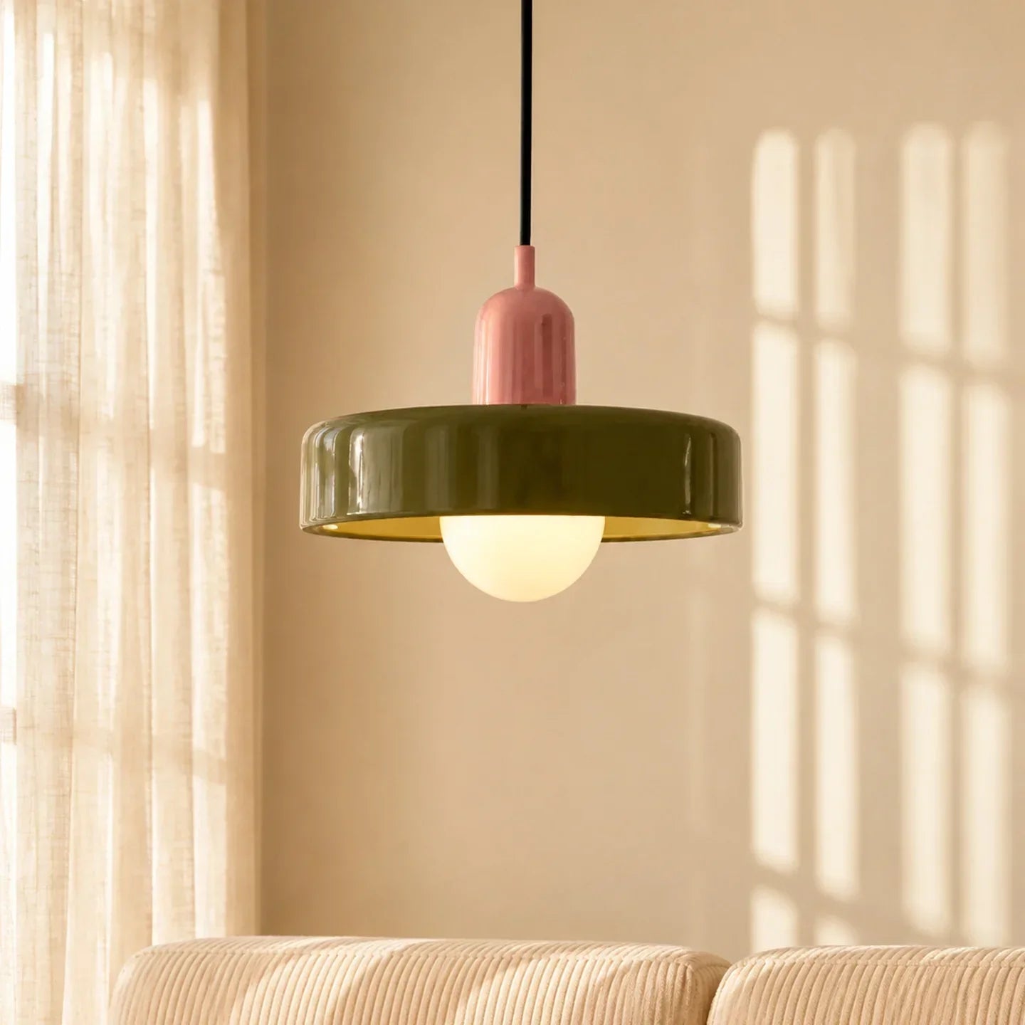 Glas Pendelleuchte mit Kugelschirm – dekorative Hängeleuchte