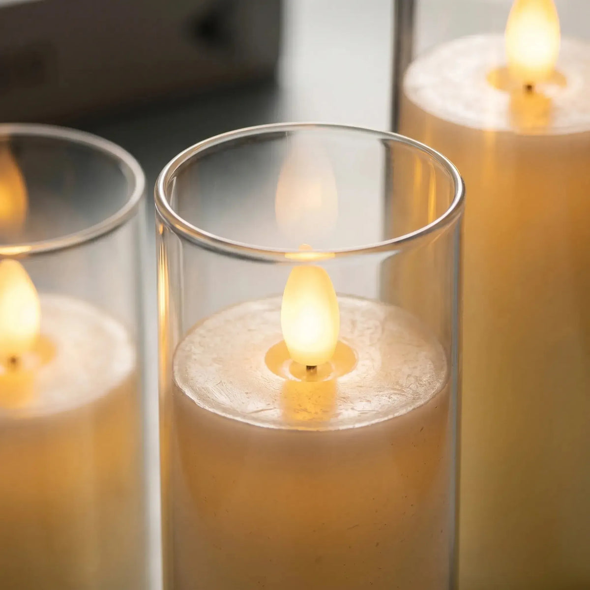 Flammenlose LED-Kerzen in Glaszylinder – 6er-Set verschiedene Höhen