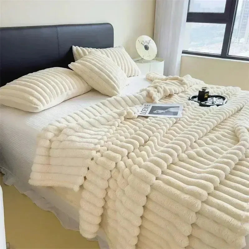 Fleece Decke weich warm – für Sofa, Bett und Freizeit
