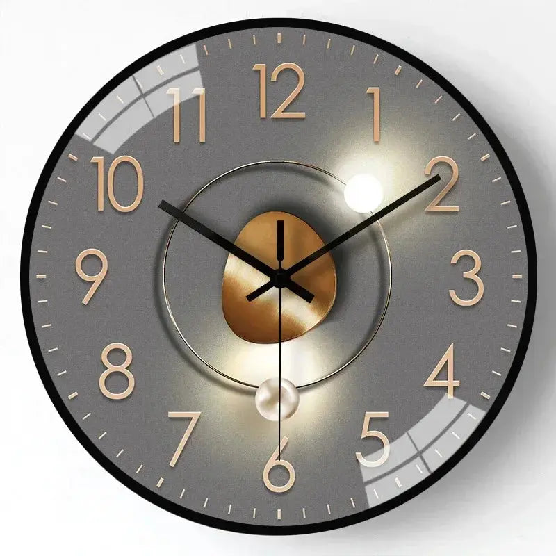 Geräuschlose klassische Wanduhr with black frame and metallic center detail