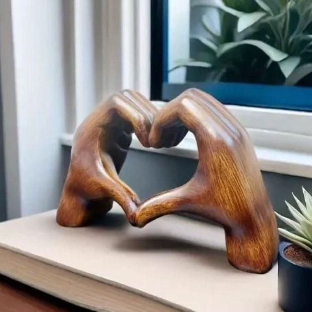 Handgeschnitzte Holzfigur – Dekorative Skulptur aus Naturholz