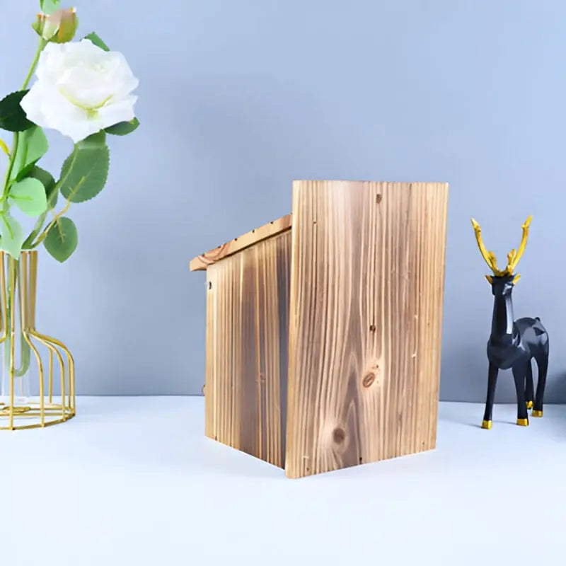 Vogelhaus aus Holz – Nistkasten und Dekoration für Garten und Haus