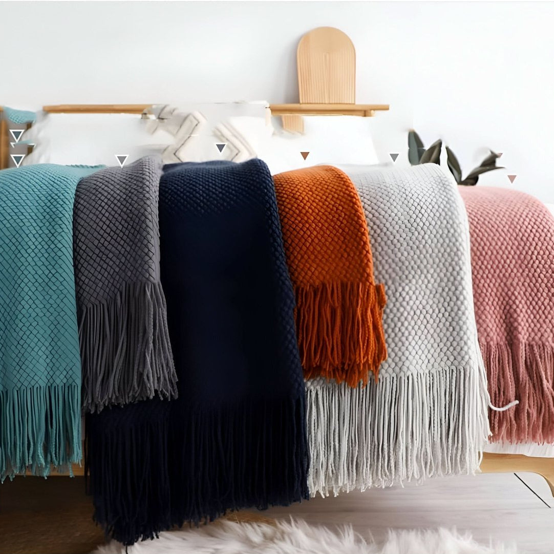 Knitted fleece blanket with fleece lining - soft and decorative