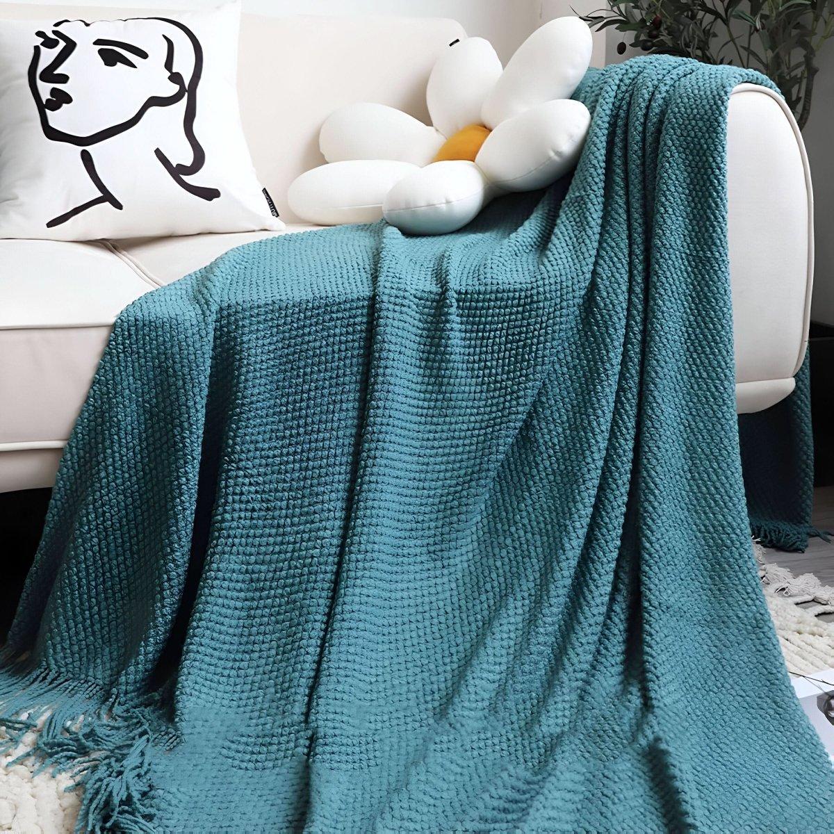 Knitted fleece blanket with fleece lining - soft and decorative