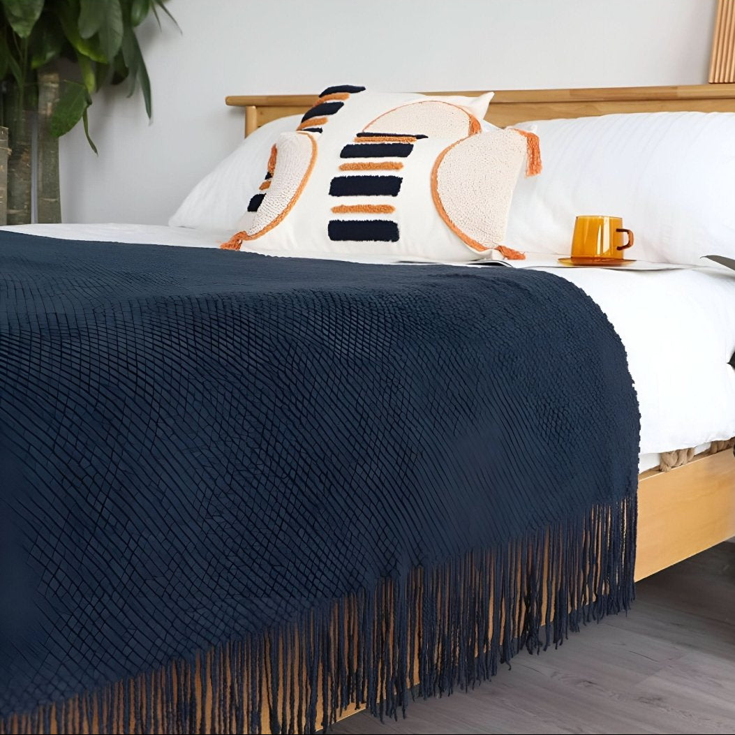 Knitted fleece blanket with fleece lining - soft and decorative