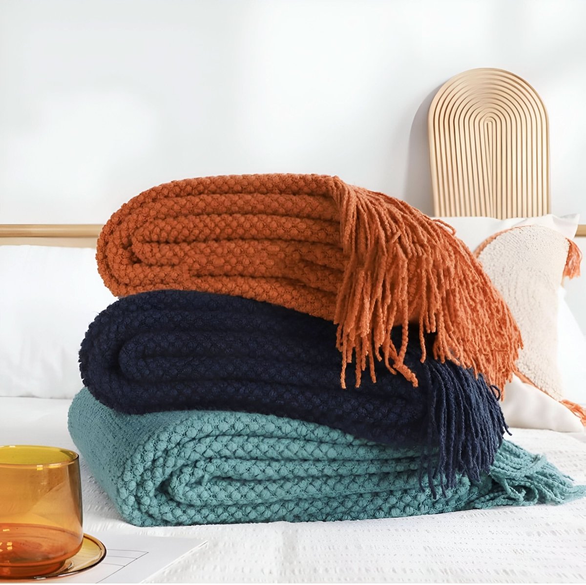 Knitted fleece blanket with fleece lining - soft and decorative